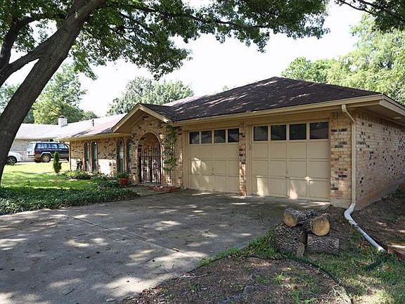 2nd image of 808 Cornish Oak Ct