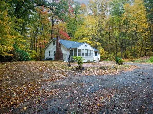 310 Douglas St, Uxbridge, MA 01569