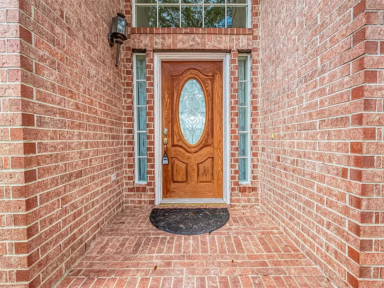 2422 Leanett Way — Photo 5