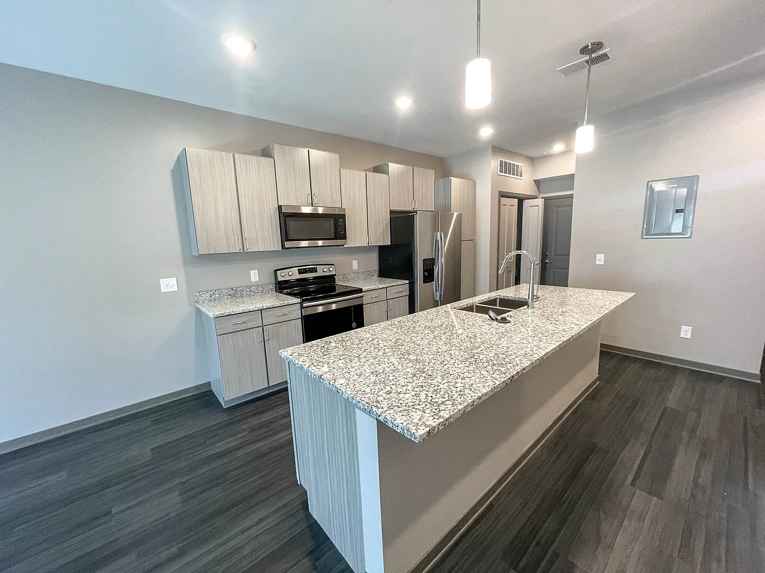 2 bed, 2.5 bath, 1240 sqft, $1,695 — Photo 3