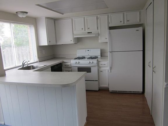 3rd image of 37376 Charter Oaks Blvd