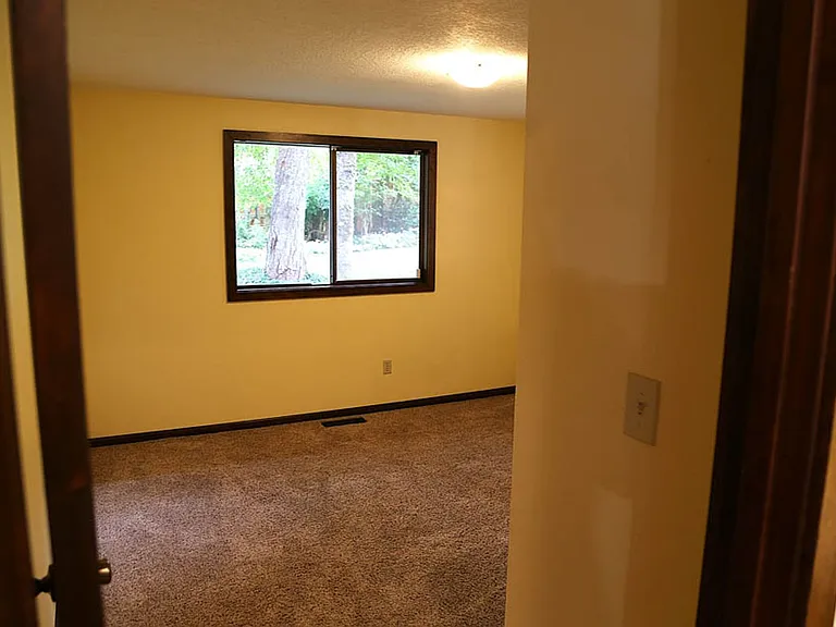 4725 NW Sonja Pl — Photo 3