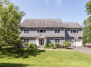 459 Romanock Rd, Fairfield, CT 06825