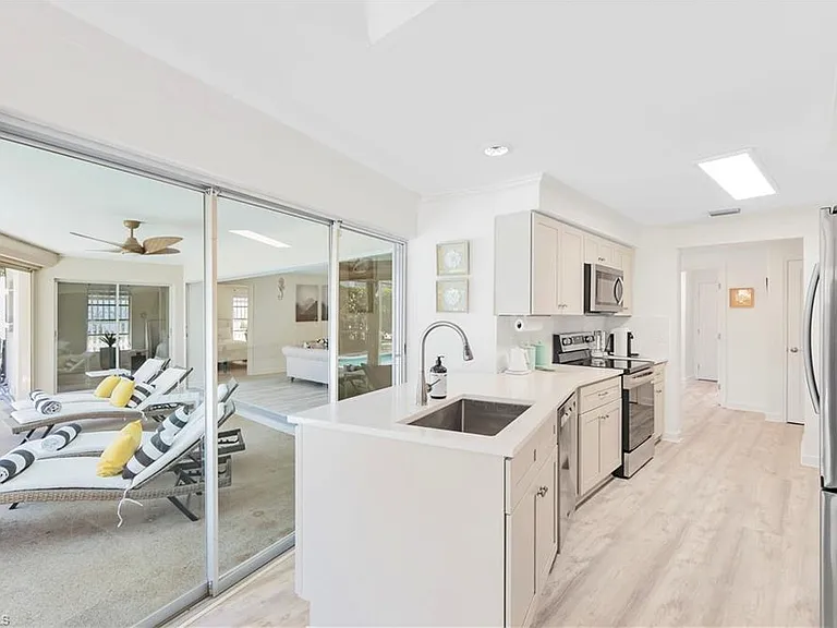 2125 Marina Dr — Photo 15