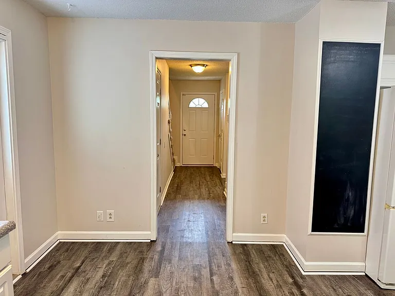 1349 Jenny Ln — Photo 12