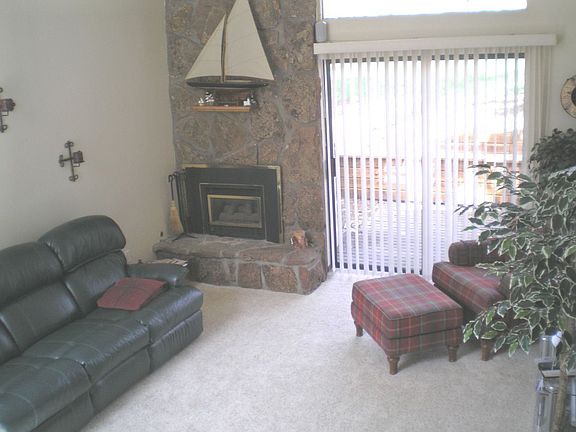 3rd image of 959 W Peakview Cir