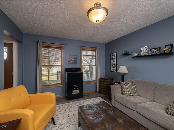 3rd image of 325 Wintercreek Cir