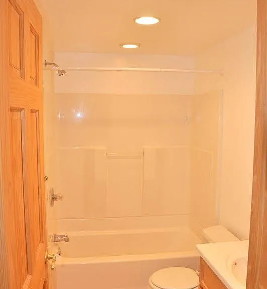 32005 W Twelve Mile Rd — Photo 1
