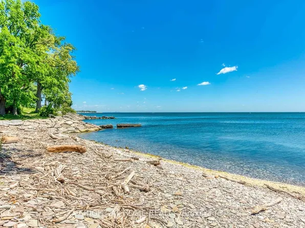 3234 Shoreline Dr #A, Oakville, ON L6L 5Z1