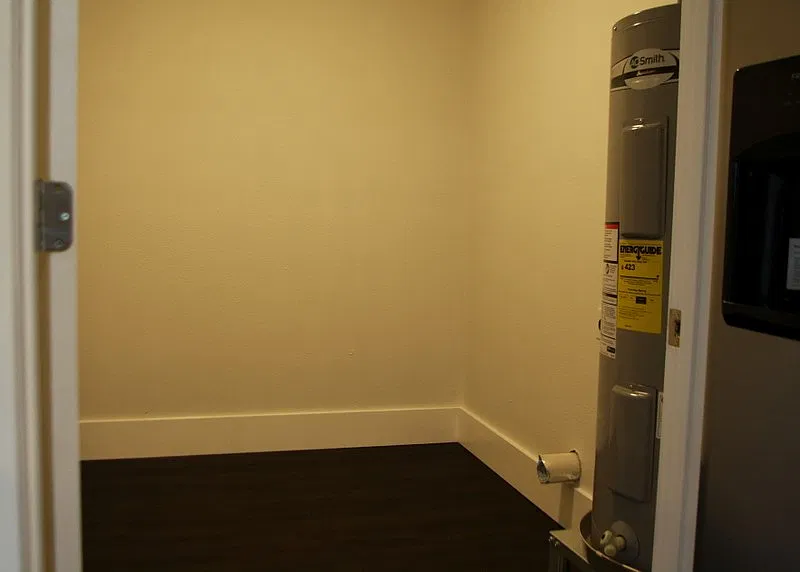 3 bed, 1160 sqft, $2,200 — Photo 3