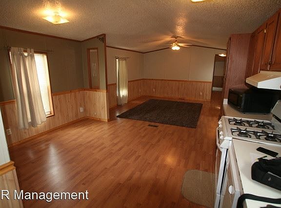 3rd image of 2732 Donna Ave