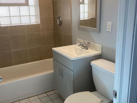 3rd image of 2604 N Hamlin Ave #G