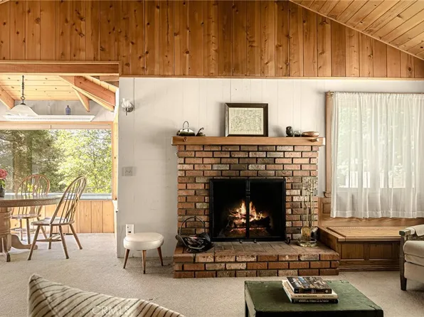 253 La Casita Dr, Twin Peaks, CA 92391