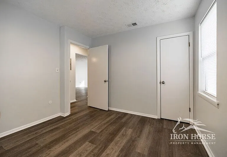 1172 White Oak Dr — Photo 11