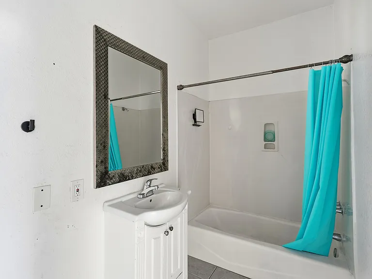 334 N Broadway Ave #334 — Photo 17