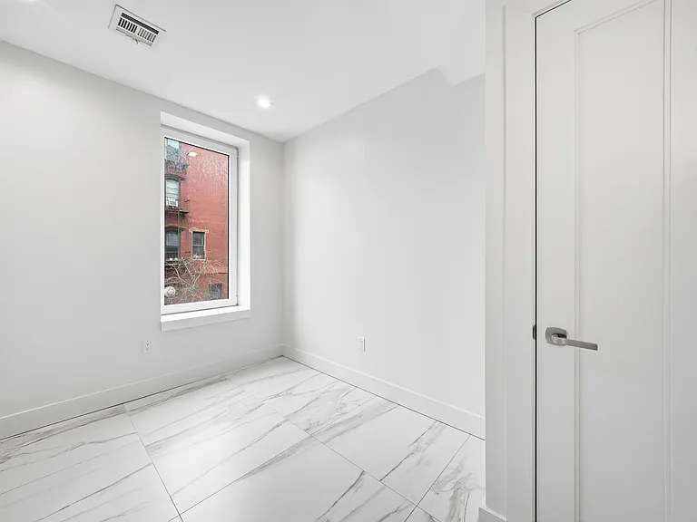 152 Boerum St #2L — Photo 3