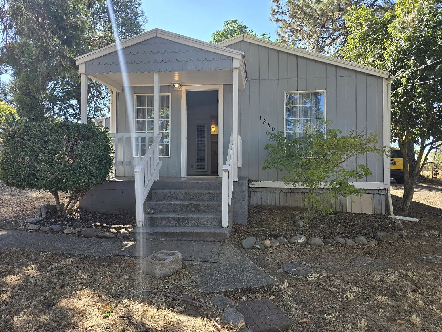 2 bed, 1.0 bath, 700 sqft, $1,300 — Photo 2