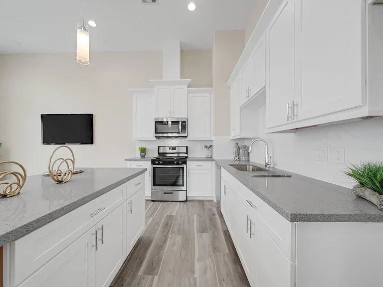 2502 W Tidwell Rd #A — Photo 8