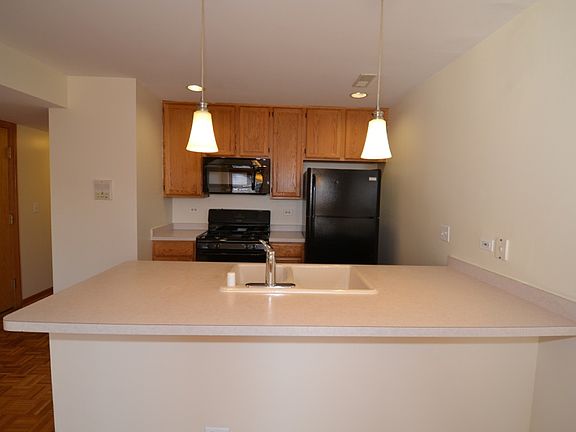 3rd image of 974 W Cuyler Ave APT G
