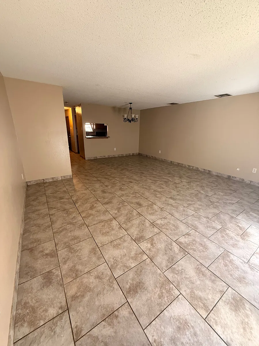Building Photo - 24 Brandon Hall Dr #B