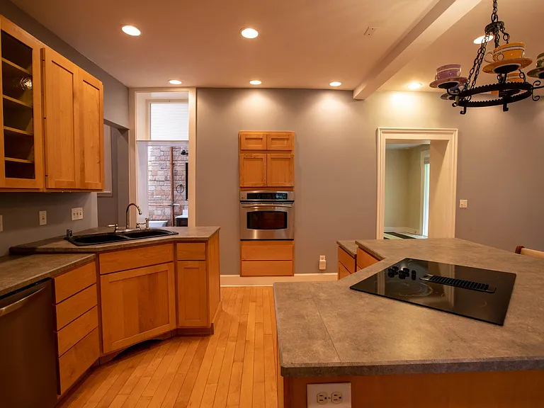 335 N 6th St #1 — Photo 13