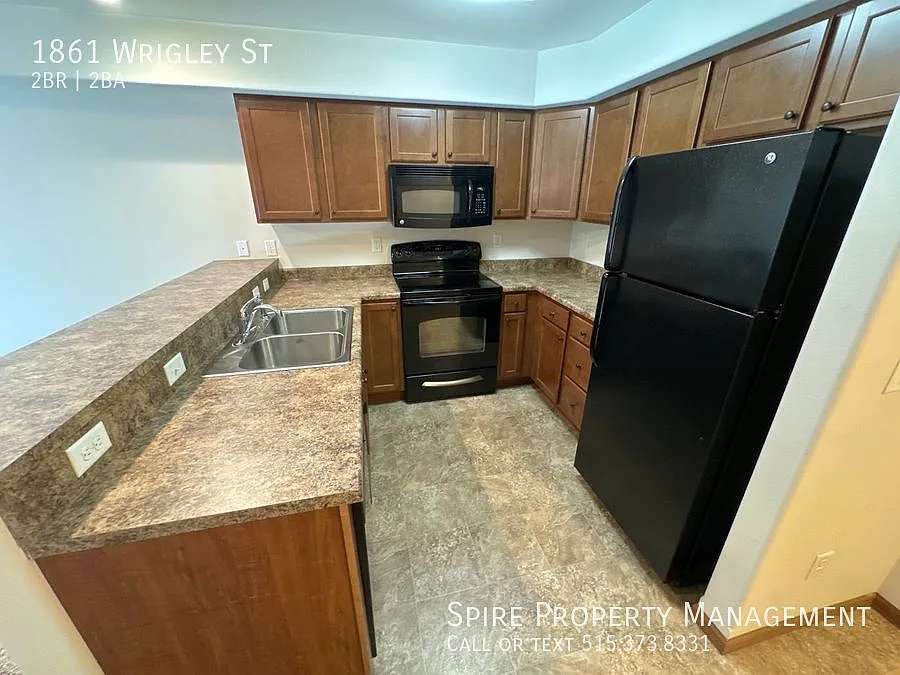 Ely 2 bedroom 2 bath town home with attached garage. Near the walking trail! — Photo 4