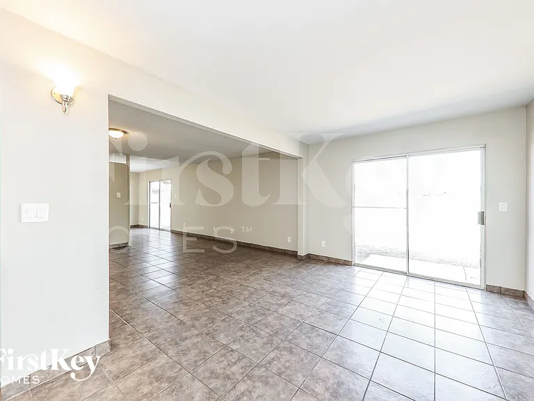 13857 N 48th Ave — Photo 4