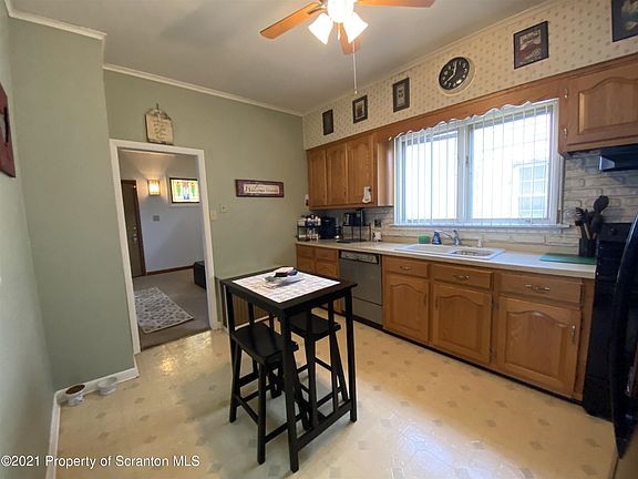 4th image of 554 Morgan St