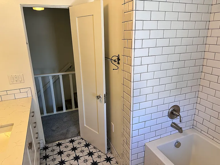 279 Bennett Ave — Photo 11
