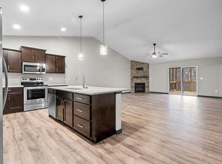 1316 Legend Dr, Tiffin, IA 52340