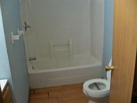 3rd image of 105 N White Oak St
