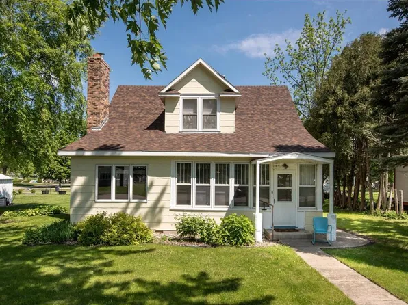 106 E 4th St, Cyrus, MN 56323