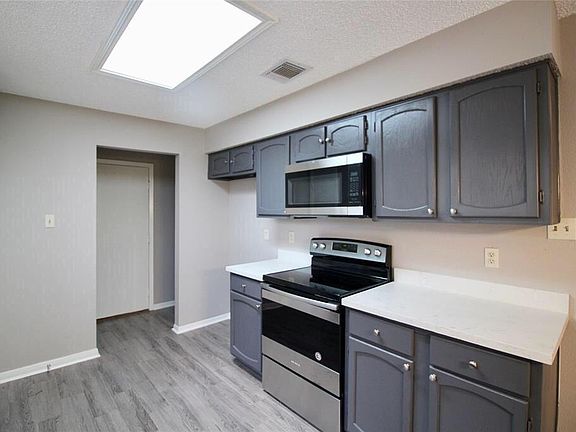 4th image of 15830 Alger Dr