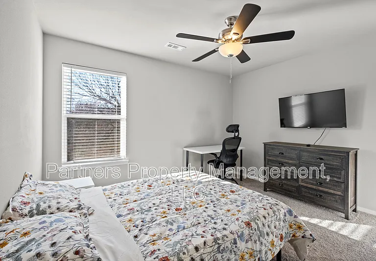 1121 E Sparrow Cir — Photo 14