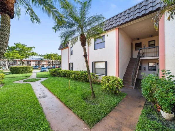 861 NE 207th Ln APT 202-14, Miami, FL 33179