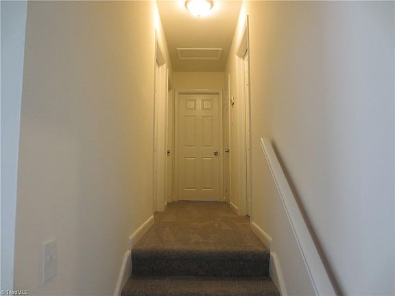 5th image of 1922 Belcrest Dr