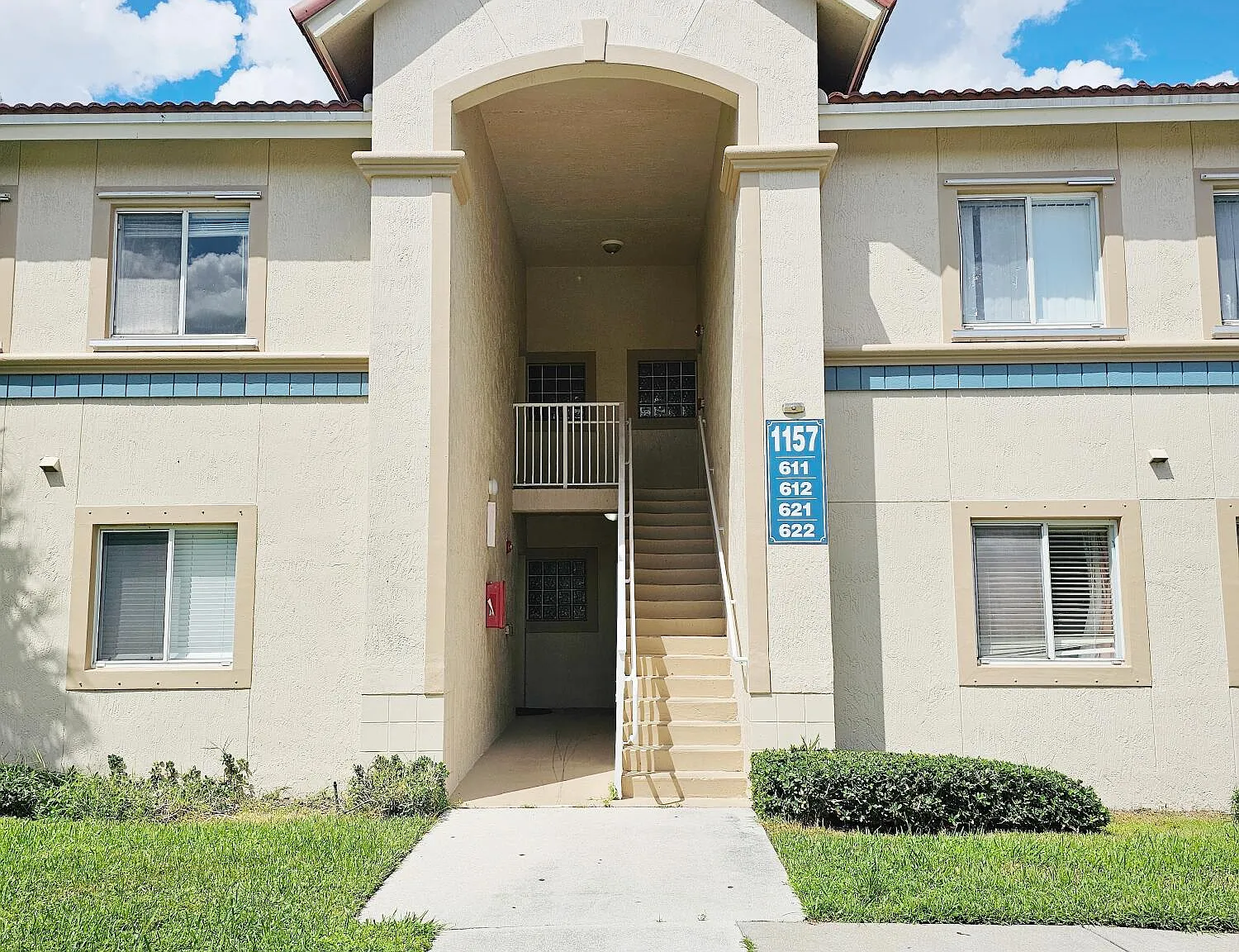 3 bed, 2.0 bath, 999 sqft, $2,250 — Photo 1