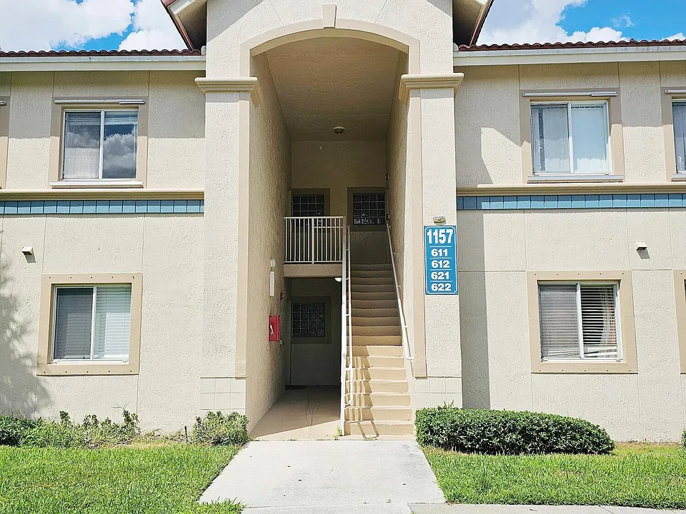 1157 Golden Lakes Blvd #621