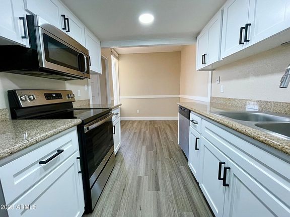 4th image of 3030 E CLARENDON Avenue #32