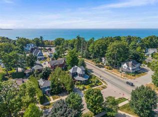 108 Petoskey Ave, Charlevoix, MI 49720