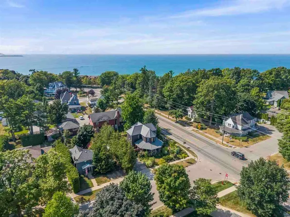 108 Petoskey Ave, Charlevoix, MI 49720