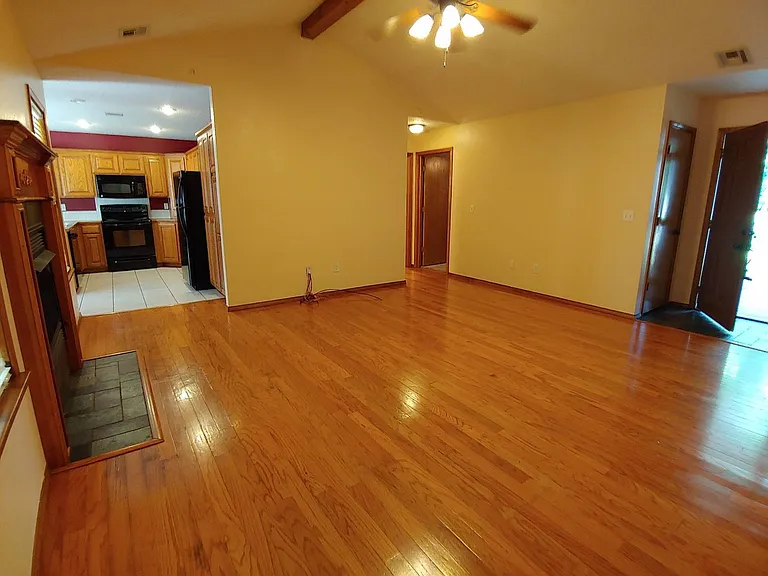 2112 Ford St — Photo 2