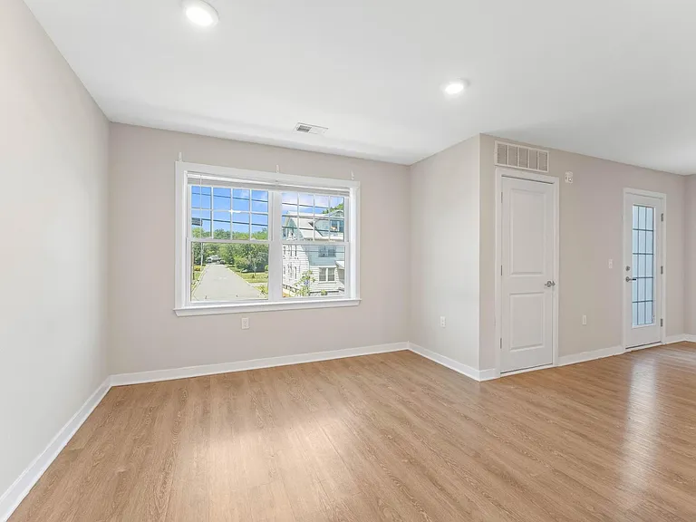 87 Main St #19 — Photo 13