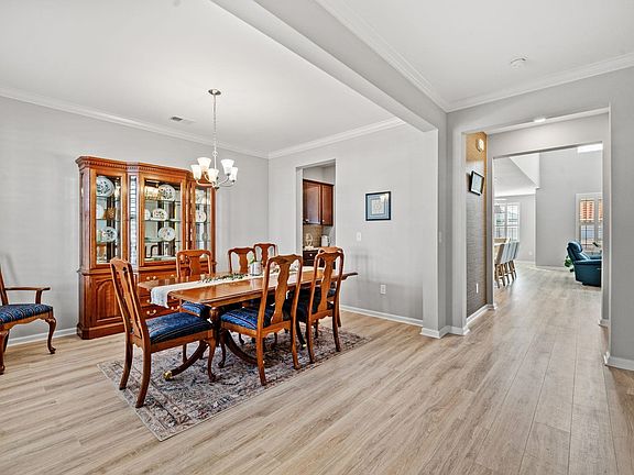 3rd image of 656 Hickman St.