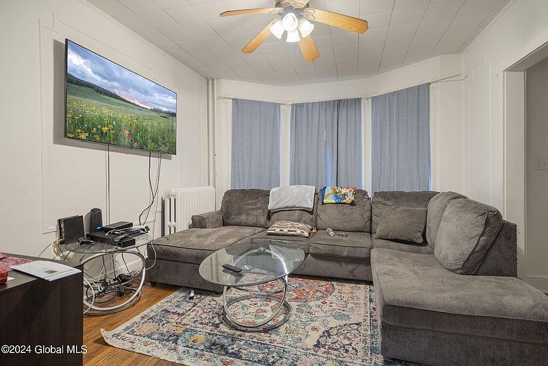 4th image of 748 Myrtle Avenue
