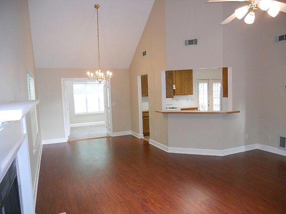 Large dinning area just off kitchen and lounge ideal for entertaining