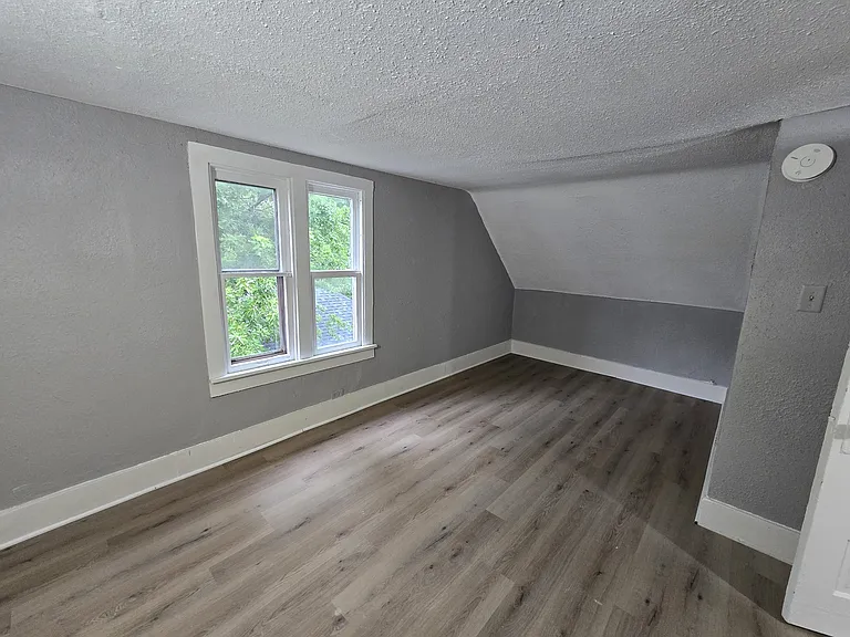 642 Dawson St — Photo 14
