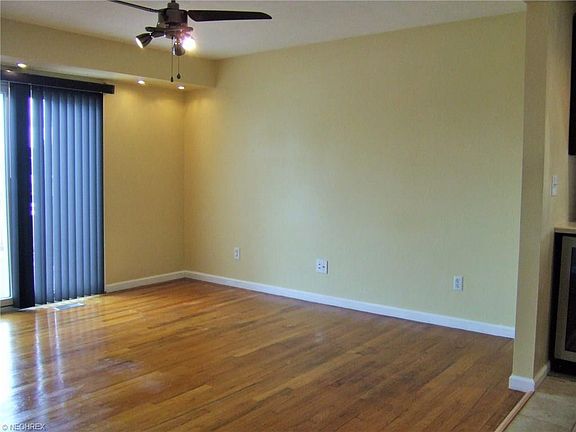 4th image of 17064 Cambridge Blvd