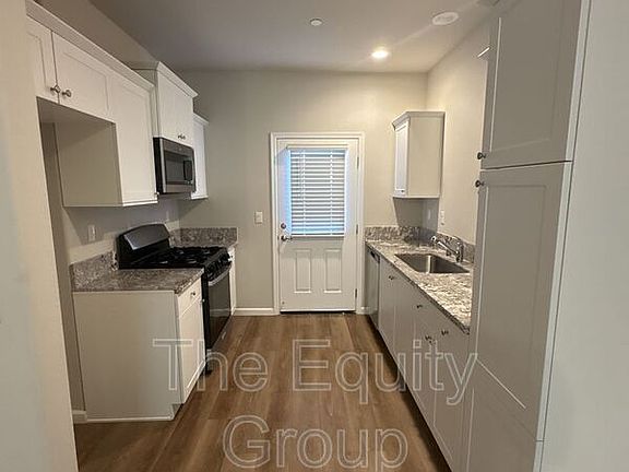 4th image of 410 S Summit St Unit 102