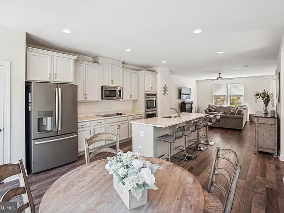 4th image of 10716 Hinton Way